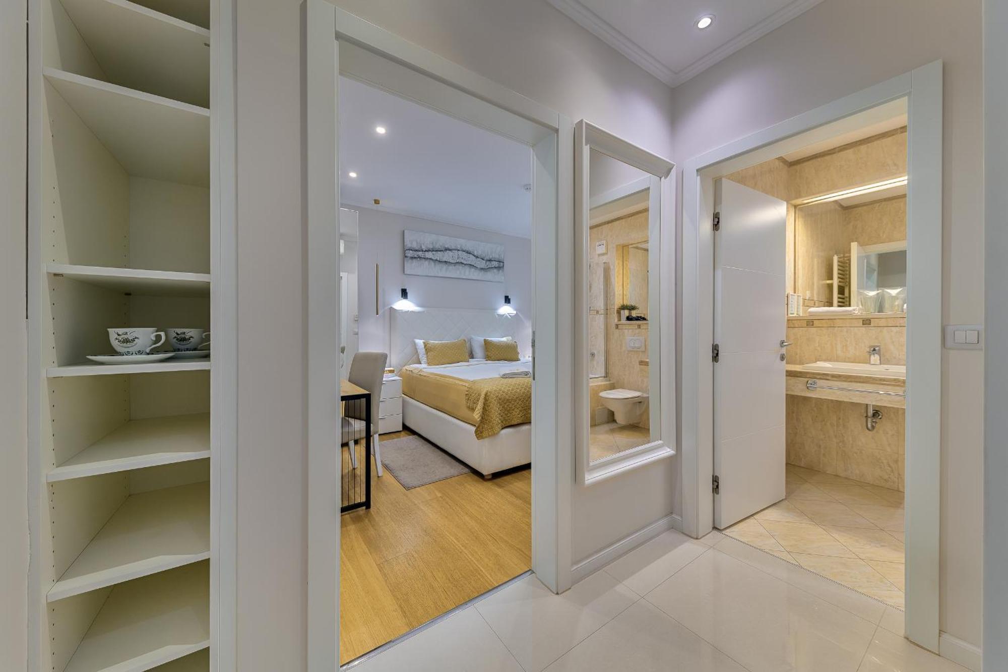 Madison Luxury & *